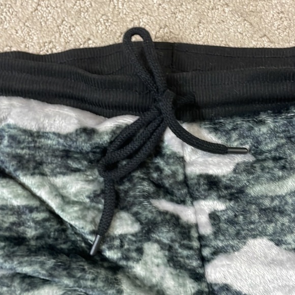 Very soft jogger sweat pants! - Picture 3 of 4